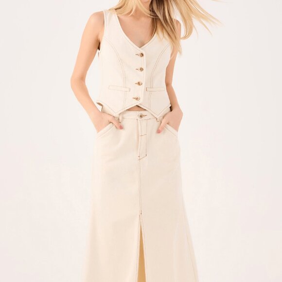 NWT. DRESS TO Twill Vest Blouse - Picture 5 of 5